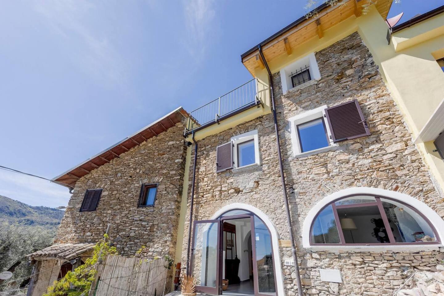 Appartamento Alba Dachi Farm Andora ภายนอก รูปภาพ